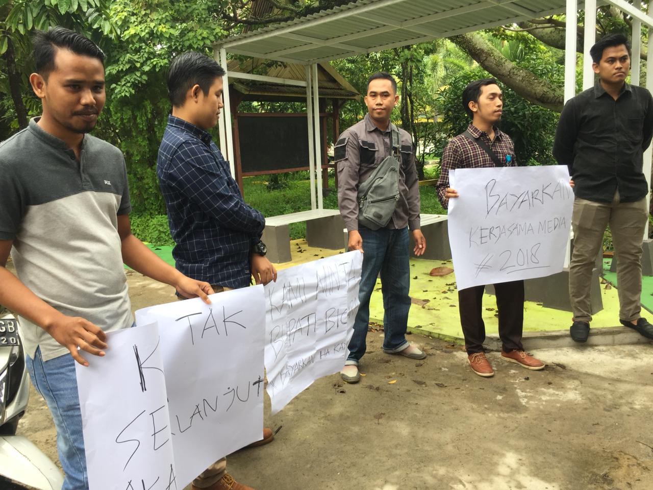 Kontrak Kerjasama Media Tak Kunjung Dibayarkan, Wartawan 'Seruduk' Kominfo PS