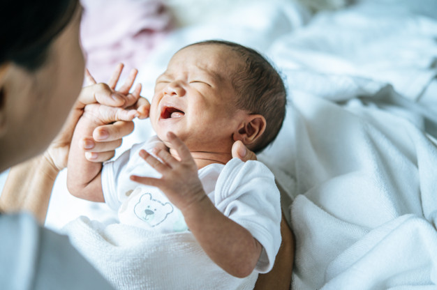 Dari Lapar HIngga Butuh Pelukan,Bunda Yuk Kenali Penyebab Bayi Menangis