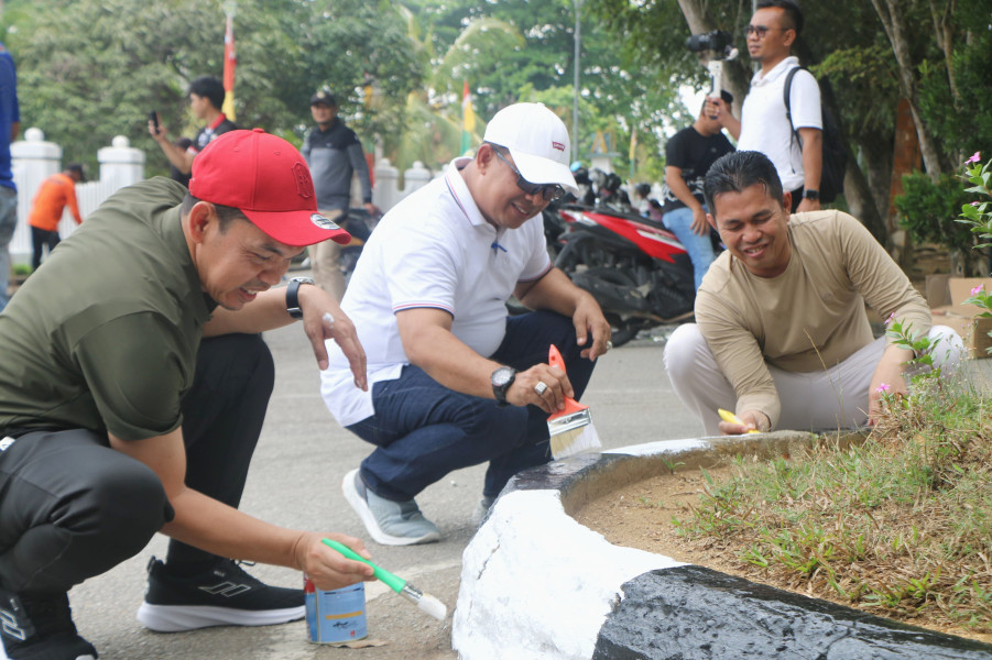 Pj Bupati Inhil Erisman Yahya Luncurkan Program Kamis Bersih