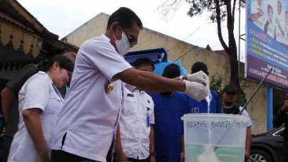 BNN Riau Ringkus Pengedar Narkoba Jaringan Internasional di Kampung Dalam, 408 Paket Sabu Disita