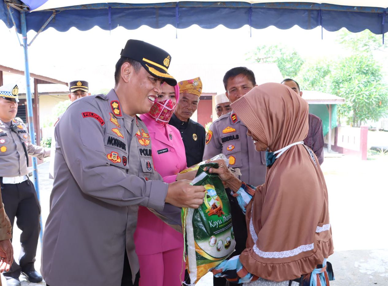 Berkunjung ke GAS, Kapolres Inhil Motivasi Anggota Polsek dan Beri Bantuan ke Masyarakat