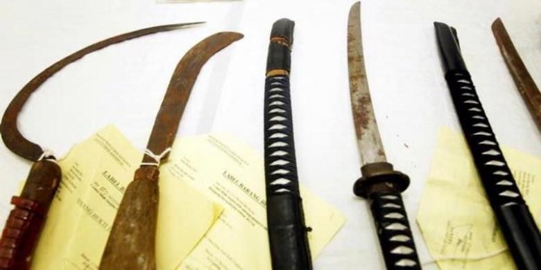 Ngilu! Pria Ini Kritis usai Potong Alat Kelaminnya Pakai Sabit Rumput