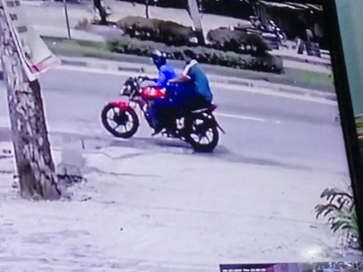 Beredar CCTV Aksi Pelaku Pecah Mobil di Pelalawan