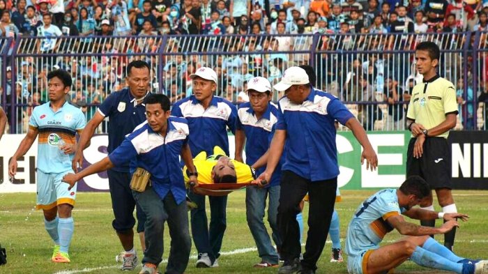 Tak Sadarkan Diri Usai Benturan, Kiper Persela Dinyatakan Meninggal Dirumah Sakit