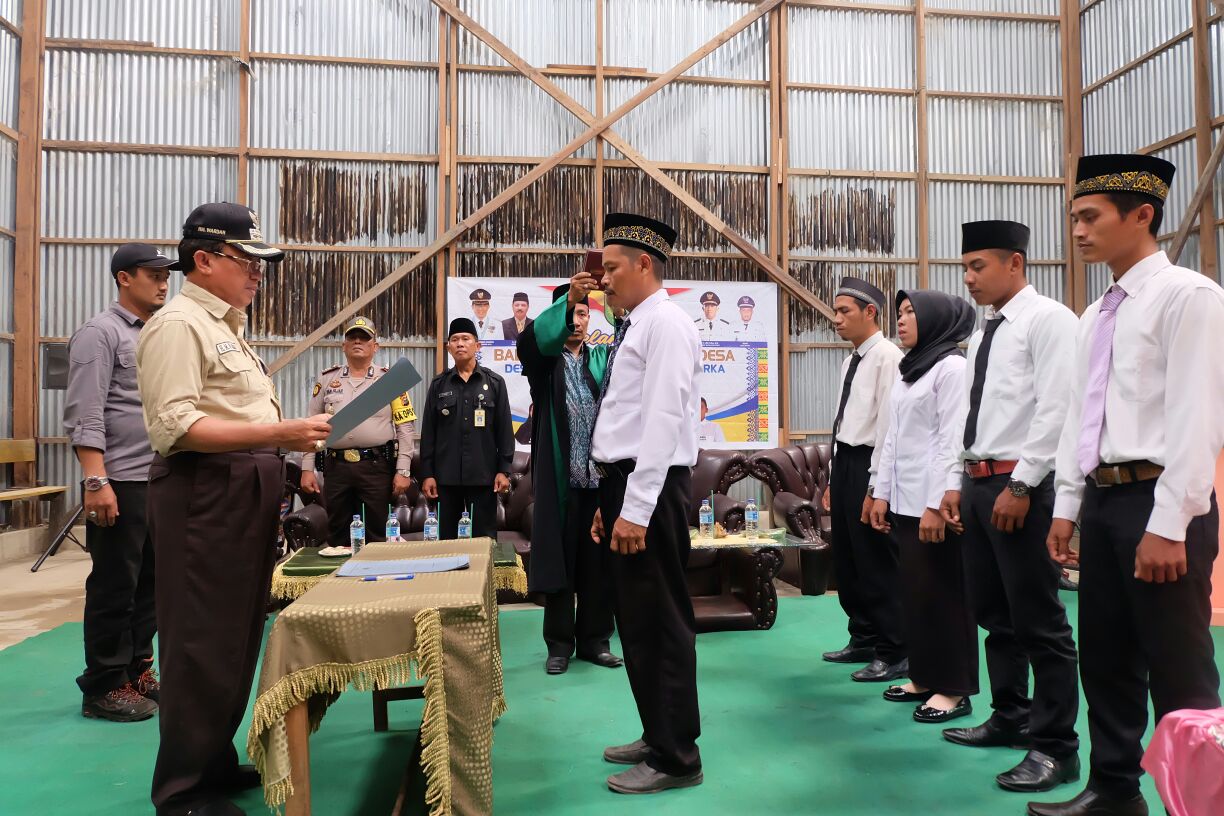 Bupati Inhil Lantik BPD Desa Idaman Kecamatan GAS