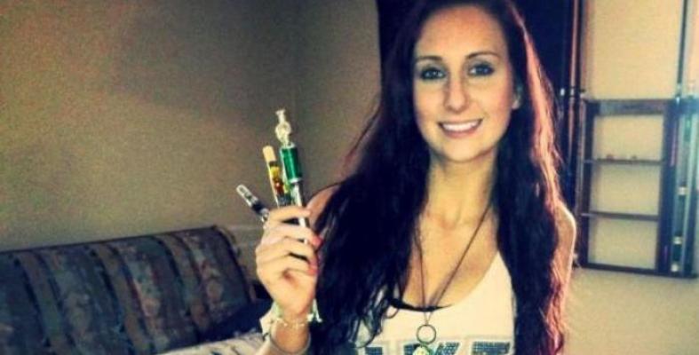 Wanita Cantik ini Nekat Perkosa dan Rampok Sopir Taxi