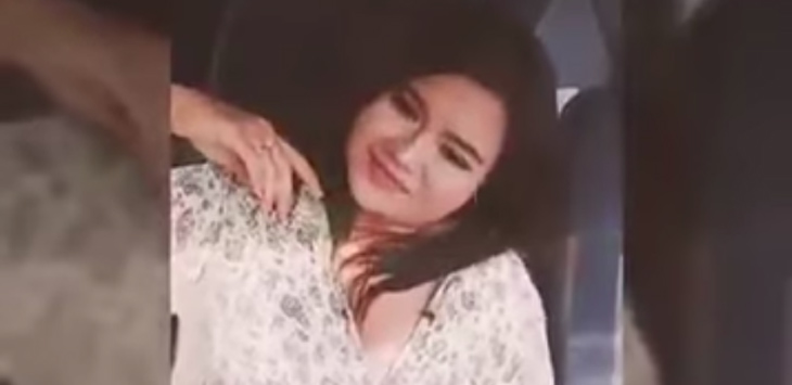 Janda Cantik Minta Diperkosa 10 Pria, Lihat Videonya