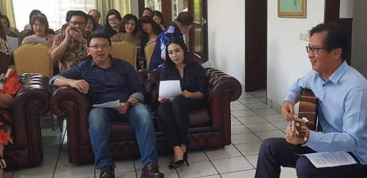 Mesra! Beredar Foto Ahok dan Bripda Puput Kebaktian Keluarga