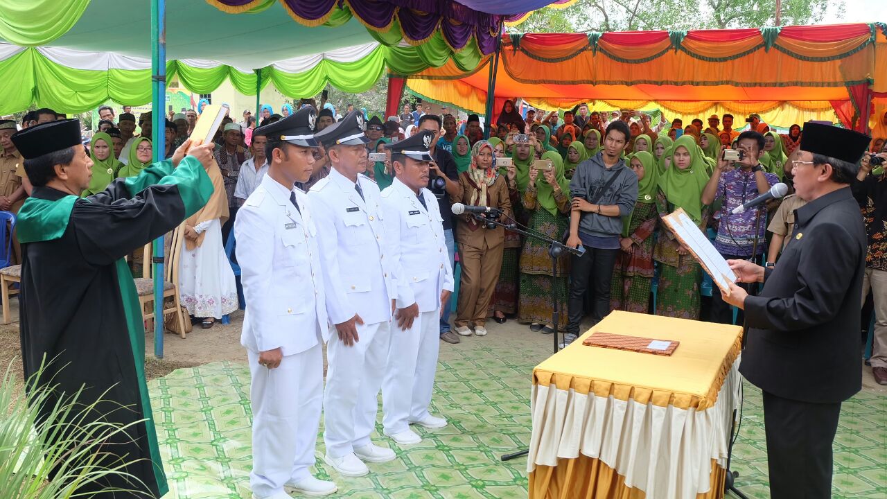 Pelantikan 3 Kades Kateman, Bupati Inhil Imbau Setiap Kades Gerak Aktif Upayakan Pembangunan