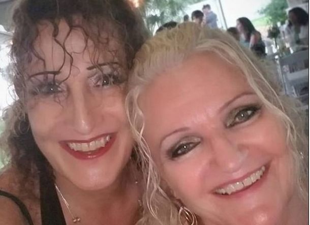 Buset! Dulu Keduanya Suami Istri, Kini Mereka Menikah Lagi Sebagai Lesbian