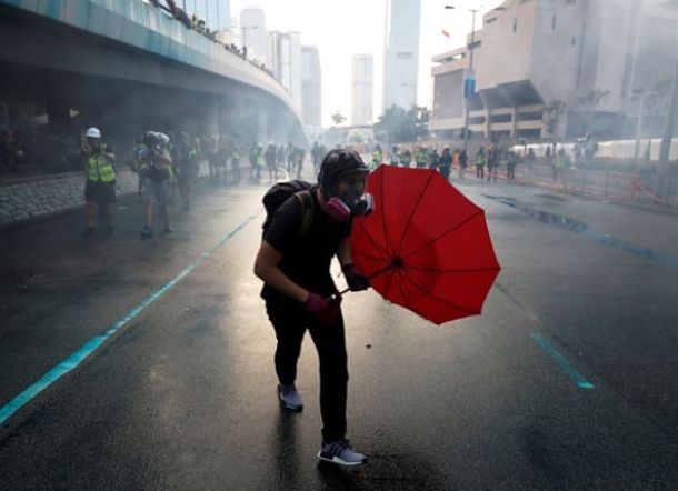 Trump Setujui UU yang Mendukung Pemrotes Hong Kong, China Marah