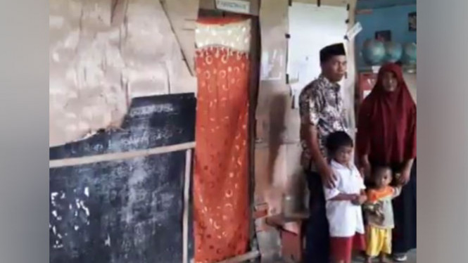 Mengabdi 15 Tahun, Guru Ini Hidup Tak Layak