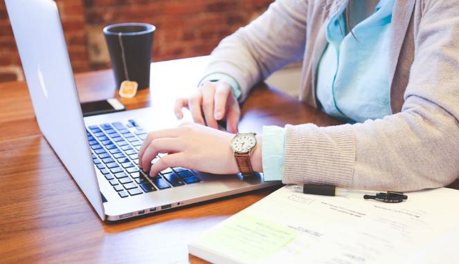 Paparan AC Kantor Sebabkan Nyeri Sendi Kronis
