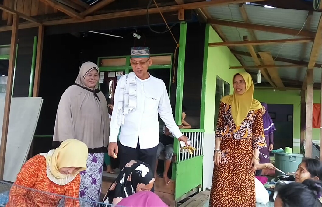 Zuraidah: Senang Hati Rumah Kami Dikunjungi Ustad Ajai, Kami Semua Mendukung Pokoknya