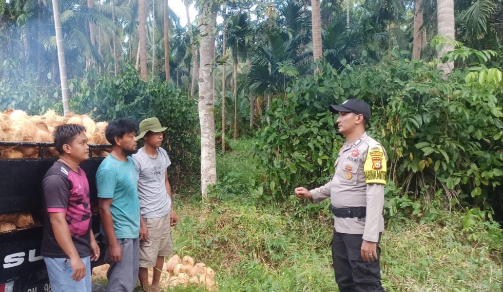 Jaga Situasi Tetap Kondusif, Bhabinkamtibmas Cooling System di Desa Rambaian