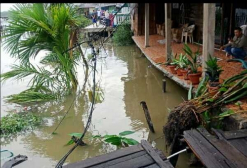 Longsor di Tanah Merah Inhil, Rumah dan Jalan Ambruk
