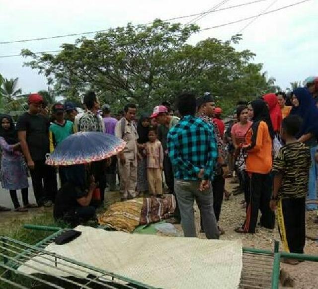 Naas, Tersenggol Truk Tangki Muatan Minyak Seorang Kakek di Inhil Tewas di TKP