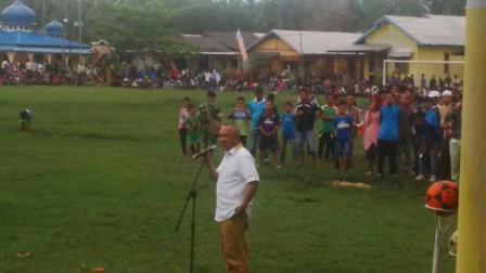 Gubri Andir Rachman Resmiksan Pembukaan Turnamen Piala KNPI Cup di Mandah, Inhil