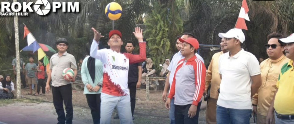 Pj Bupati Inhil Buka Turnamen Volly Putra/i Kades Cup 2024