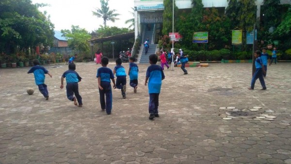 Bebas, Guru Olahraga yang Bawa Siswa SD di Rumbai Hiking Kembali Mengajar