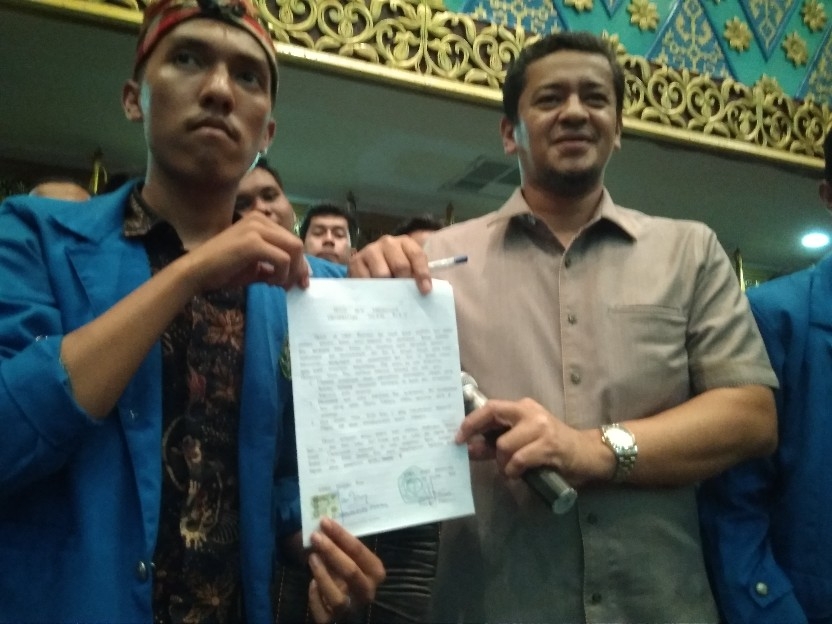 Dari Penandatanganan Tuntutan Massa Hingga Meminta Jokowi Mundur