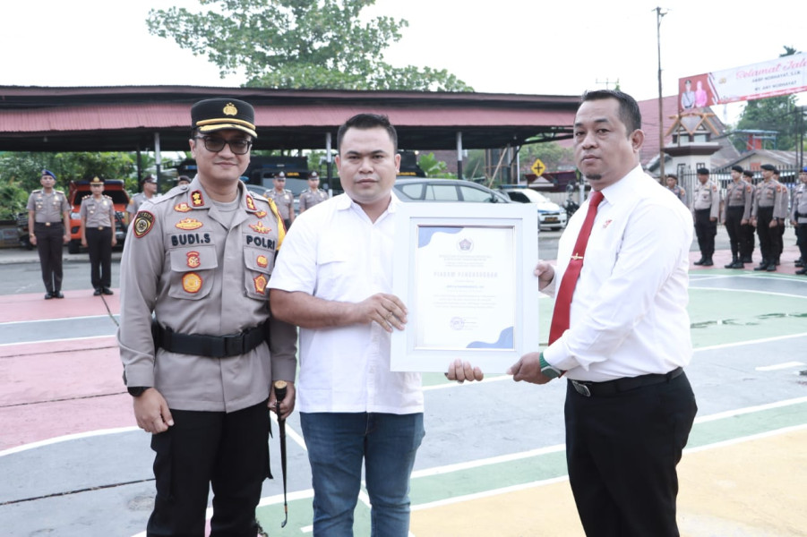 PWI Inhil Berikan Penghargaan kepada Personel Polres Inhil