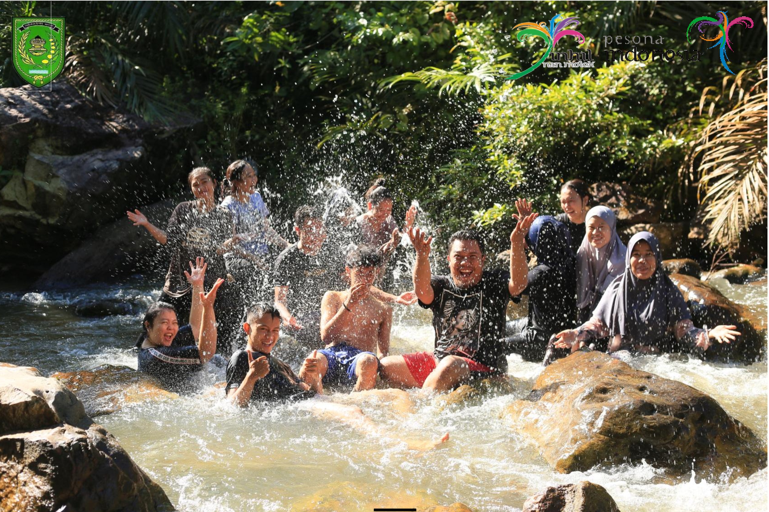 Potret Kebahagian Wisata di Pemandian Batu Besar Indragiri Hilir