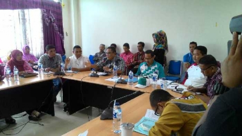 Empat Bulan ak Terima Gaji, Para Guru Bantu Provinsi di Inhil Datangi Gedung DPRD