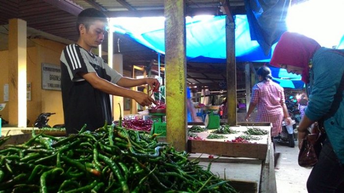 Pertengahan Ramadhan, Harga Cabe dan Bawang Merah di Inhil Turun