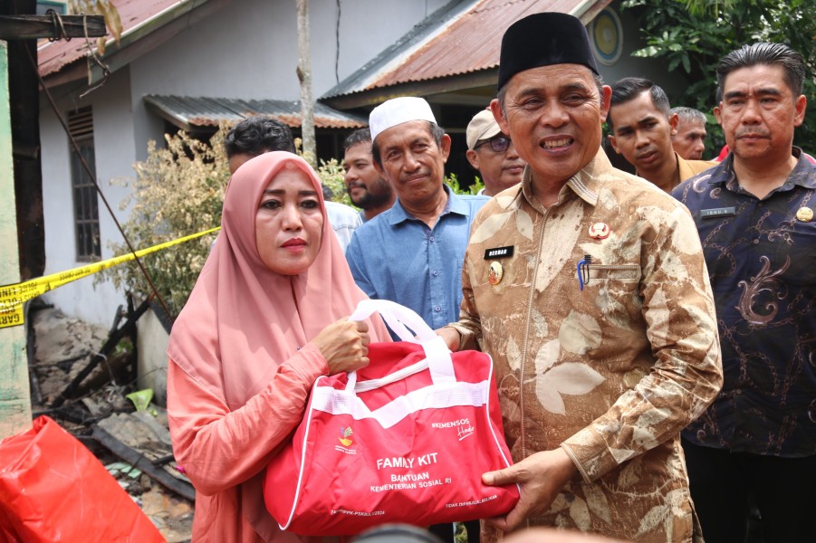 Pemkab Inhil Salurkan Bantuan untuk Korban Kebakaran di Tembilahan Hilir