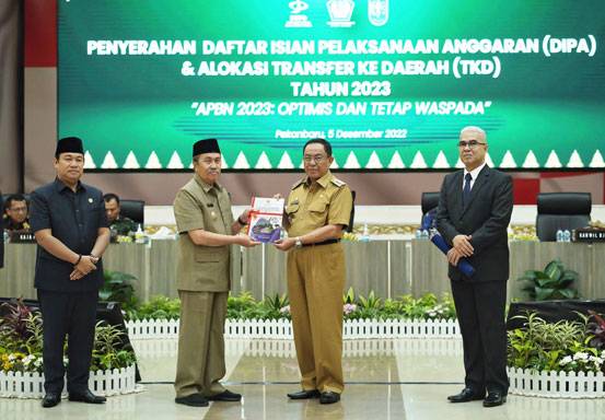 Bupati Inhil Muhammad Wardan Terima Penghargaan dari DJPB Riau