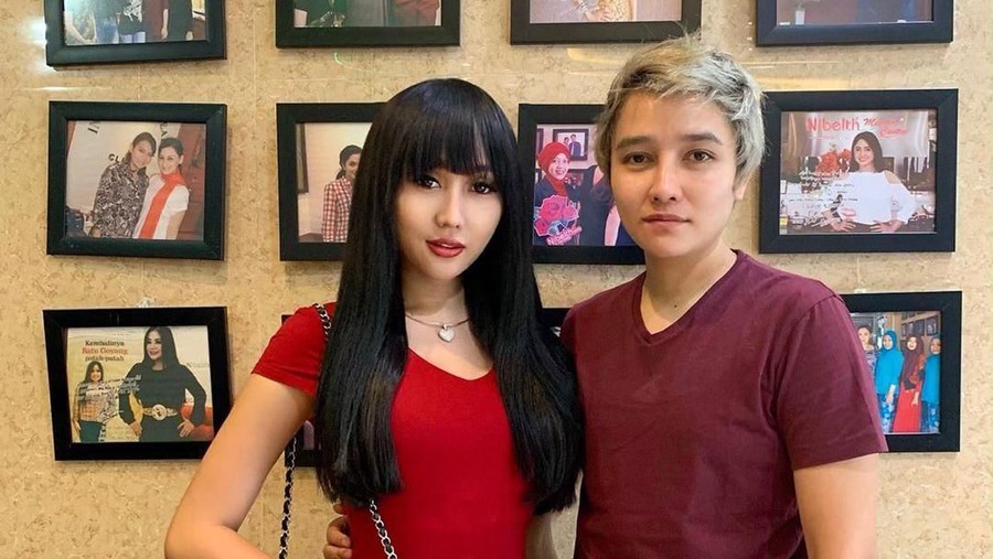 Tunangan Sebut Ada yang Bergerak di Perut, Lucinta Luna: Darah Daging Kamu neh Sayang