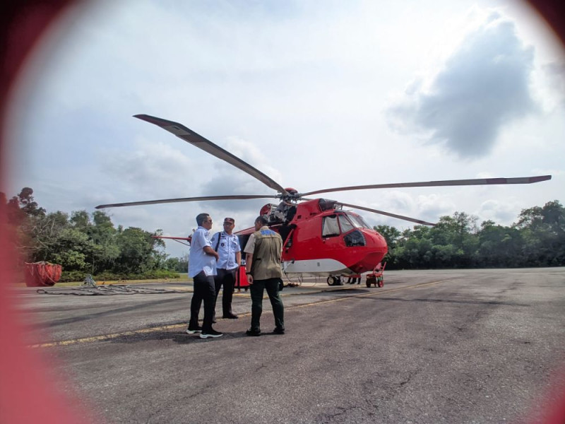 Pemprov Riau Riau Ajukan Bantuan 6 Helikopter Water Bombing