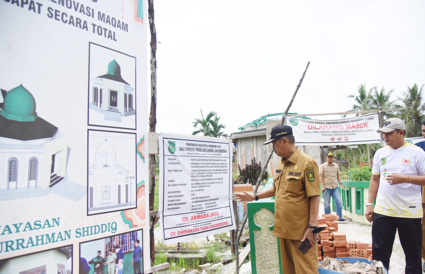 Wabup Inhil Tinjau Pembangunan Renovasi Kompleks Pemakaman Syekh Abdurrahman Siddiq