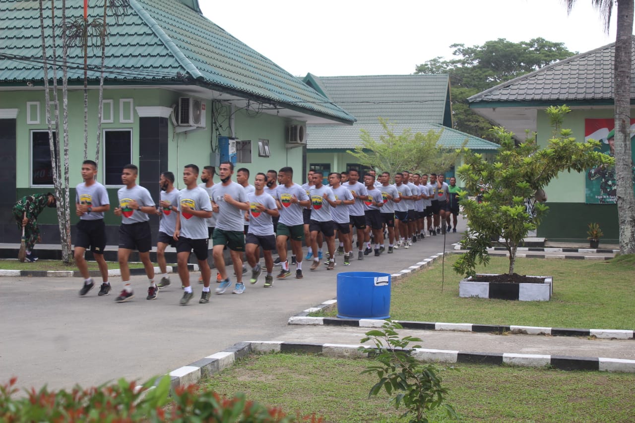 Setelah Apel Pagi, Prajurit Kodim 0314 Inhil Lakukan Pembinaan Fisik Selama 1 Jam