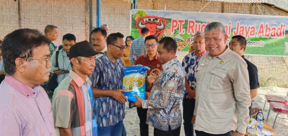 PT. Ruci Tani Jaya Abadi Berikan Bantuan Benih Padi dan Pupuk di Sergai, Samsuddin Apresiasi