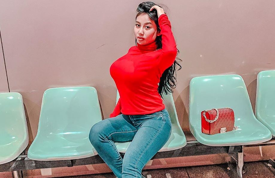 Personel Duo Serigala Ini Dihujat karena Nekat Pamer Belahan Dada