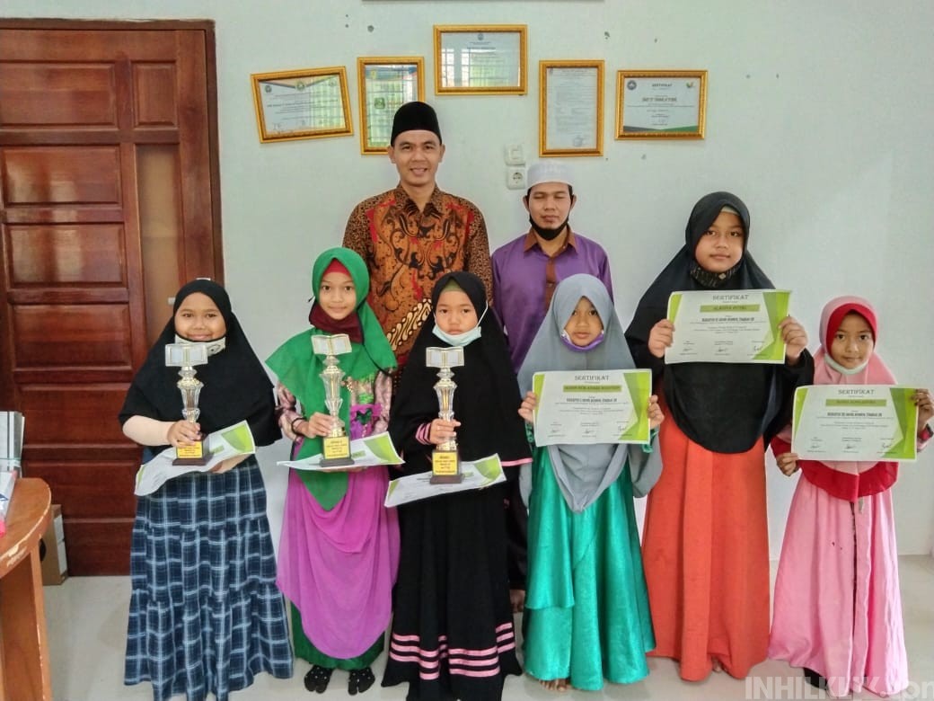 Santri Rumah Tahfidz Ummi A'yuni Perbaungan 'Borong' Juara Lomba Surah Pendek Tingkat SD Desa Melati II