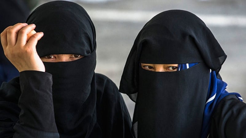 Cara Mengetahui Wanita Bercadar karena Ilmu dan yang Sekadar Ikut-ikutan