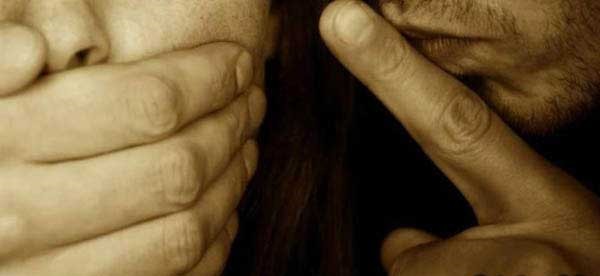 Cerita Cewek Muda Dipaksa ML saat Tidur Telanjang di Kamar Kost