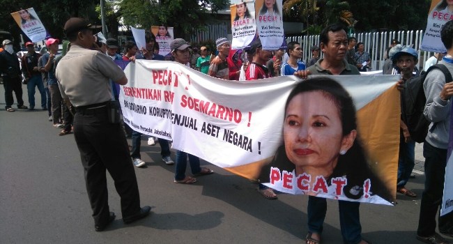 Mahasiswa Tuntut Menteri Rini Dicopot Karena Diduga Terlibat Korupsi