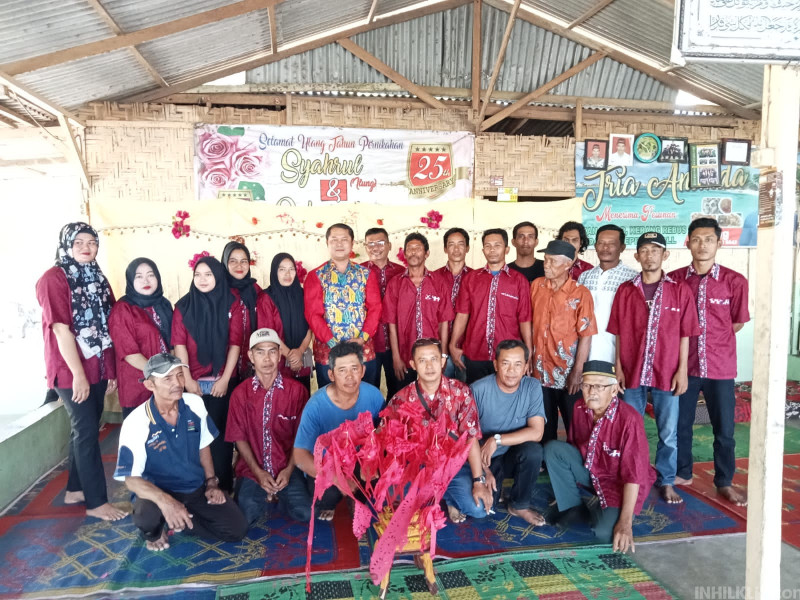 Relawan Sahabat Suherman Desa Sentang Gelar Syukuran dengan Tradisi Tepuk Tepung Tawar