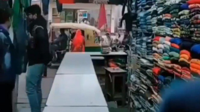 Mau Coba Baju, Tingkah Pria ini Malah Bikin Pelayan Toko Kaget Bukan Main