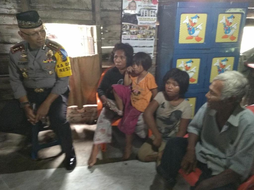 Tim Jum'at Barokah Sambangi Penjual Minyak Keliling