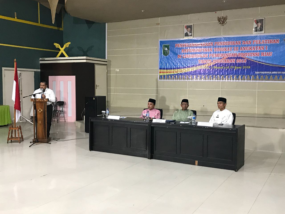 Kepala BPSDM Provinsi Riau Menutup secara resmi Diklatpim Tingkat III