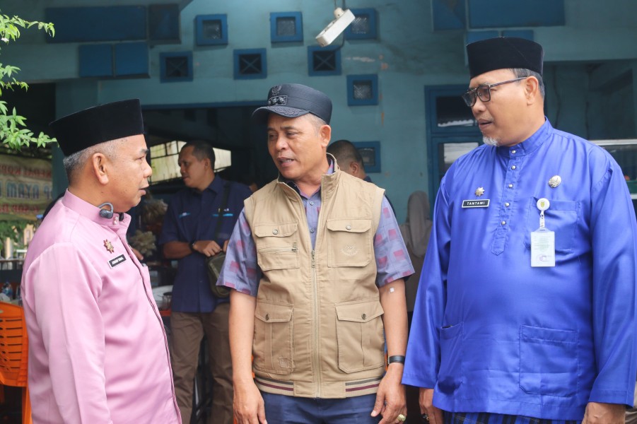 Bupati Herman Bersama Manager PLN Up3 Rengat Bahas Uji Coba Layanan 24 Jam Di Sungai Guntung