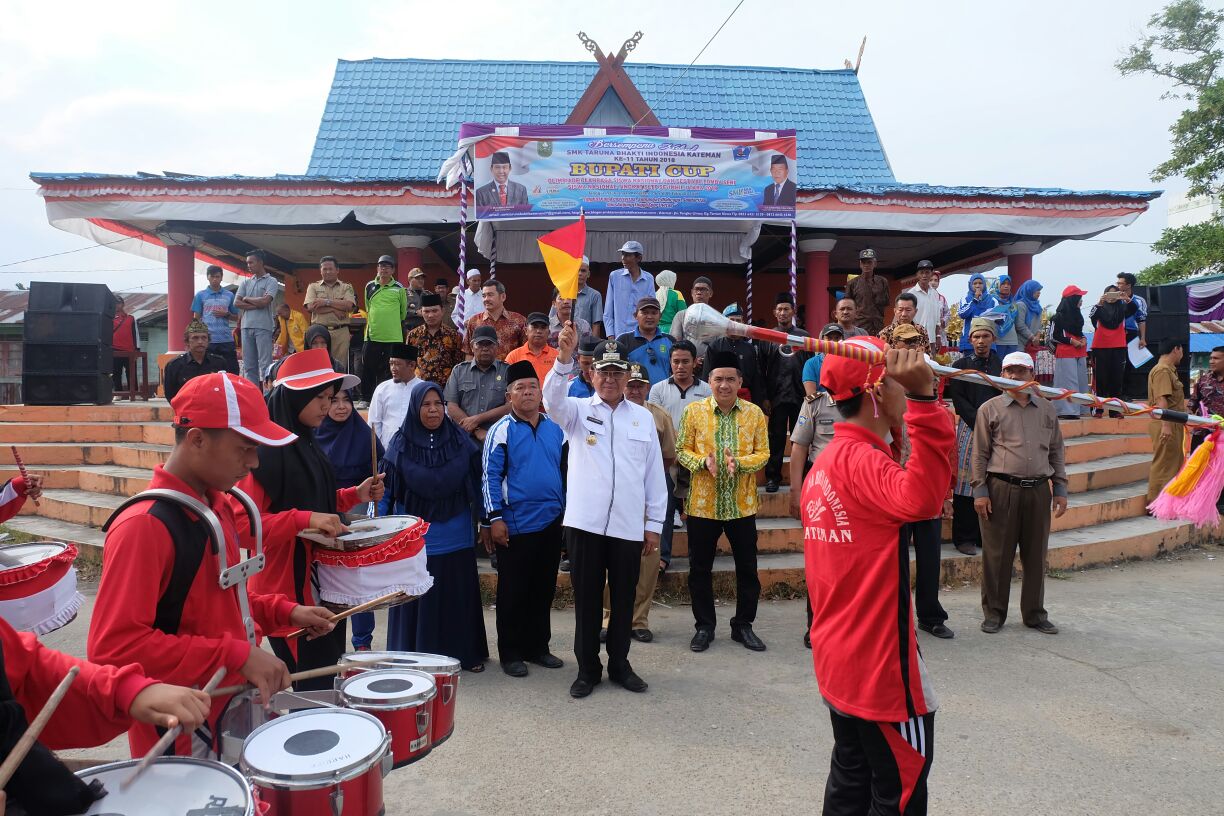 Wardan Buka Serangkaian Iven Lomba Olahraga Dan Seni Tingkat SMP Se - Inhil Utara