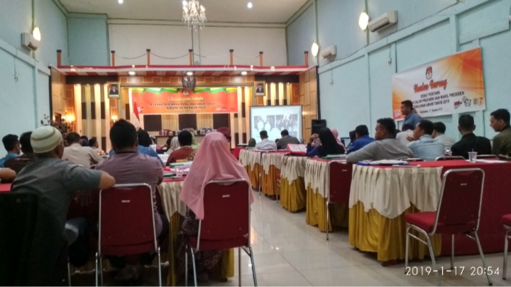 KPU Inhil Gelar Nobar Debat Pilpres bersama Relawan Demokrasi