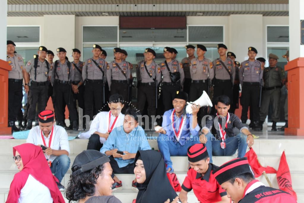 Keluhkan Pelayanan Kesehatan, Mahasiswa 'Seruduk' DPRD Inhil