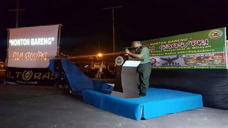 TNI dan PP Taja Nobar Film PKI di Malam Minggu